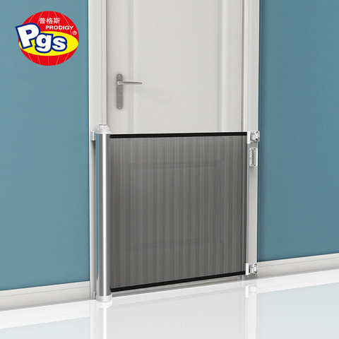 retractable fence gate